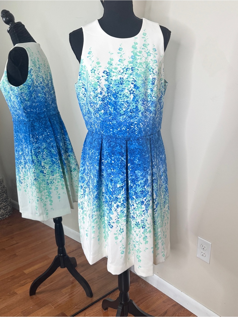 Carmen Marc Valvo Luxe Sleeveless Floral Fit & Flare Dress White Blue Size 12 - Picture 2 of 7